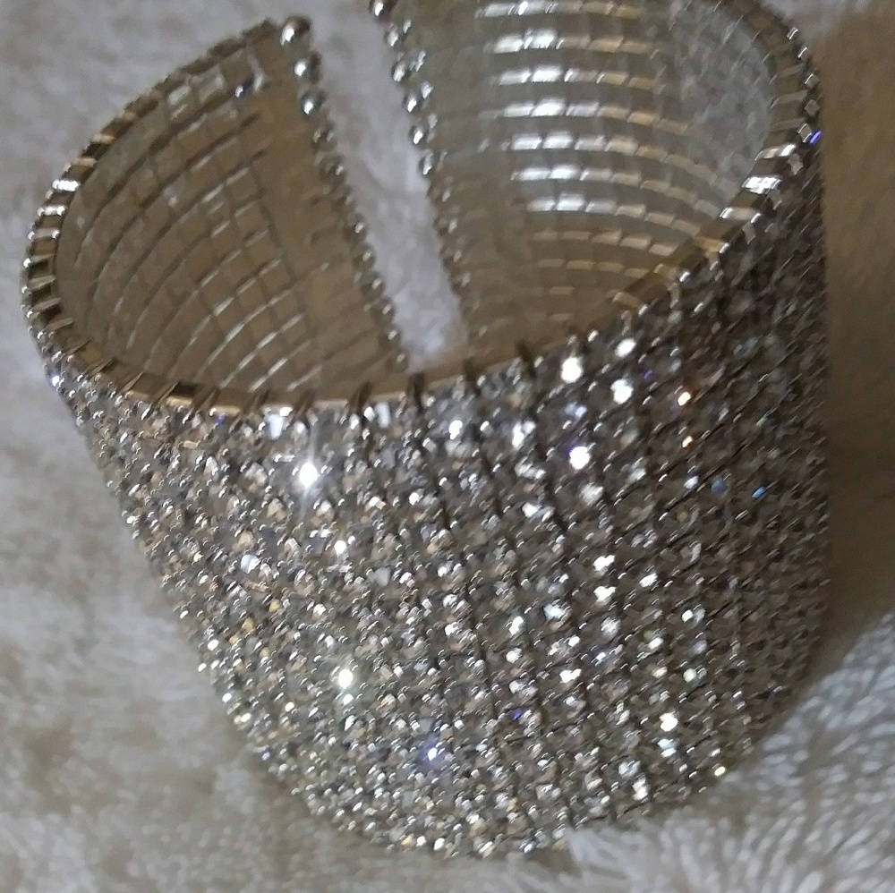 Beautiful Silver Plated15 Row Prong Set Bracelet - Picture 4 of 8